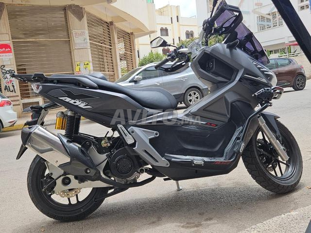 دراجة نارية جديدة، استعملت لشهرين، 400 كم