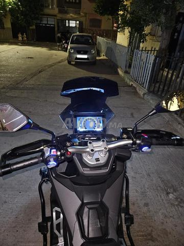Moto neuve, 2 mois d'utilisation, 400 km - 2