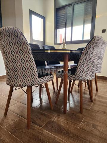 Table en marbre de haute qualité avec 6 chaises