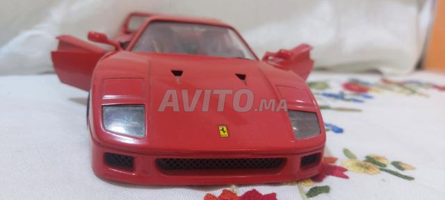 Vente de miniatures de voitures de collection