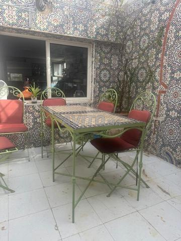 طاولة وكراسي - 2