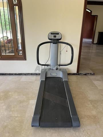 TECHNOGYM - جهاز مشي - حالة جيدة جداً - 2
