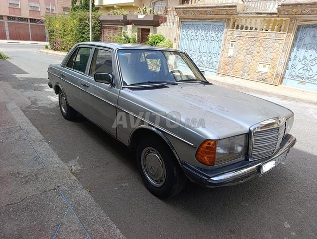 Mercedes 240 - 2