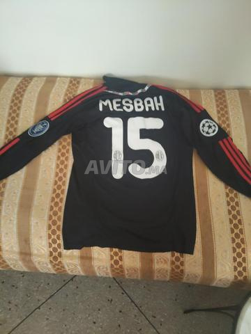 Vêtements de sport d'occasion - 2