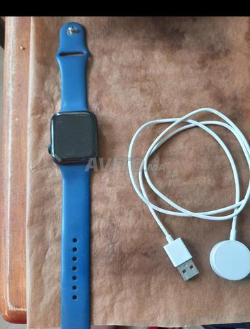 Montre à vendre avec son chargeur