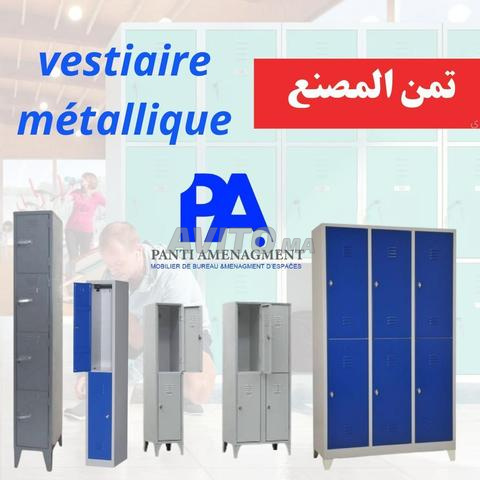 Vestiaire pour club sportif
Vestiaire monobloc 15 portes - 2