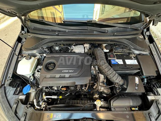 Hyundai Elantra - 2