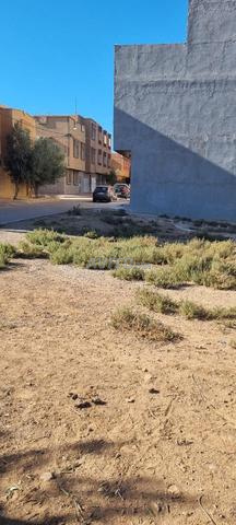 Terrain titré 120 m² à vendre à Oujda – 3 façades