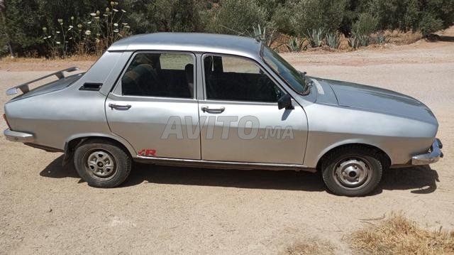 Voiture Renault 12 pure modèle - 2