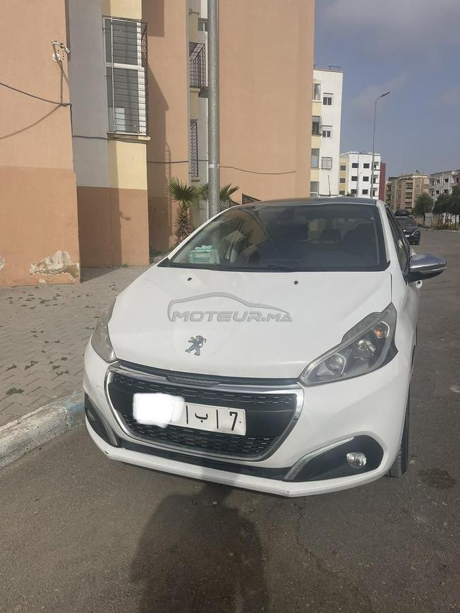 Peugeot 208 Diesel Manuelle 2018 à Bouznika