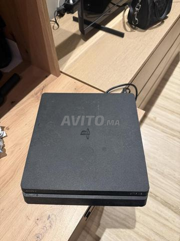 PS4 Slim 500 Go avec 2 manettes offertes - 2