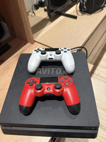 PS4 Slim 500 Go avec 2 manettes offertes