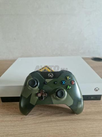 XBOX ONE X 1TB مع يد تحكم واحدة