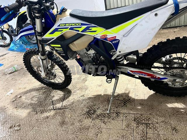 Moto Enduro 115 heures 3000 km, dort au garage - 2