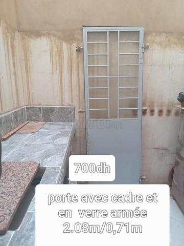 Porte en fer avec verre armé