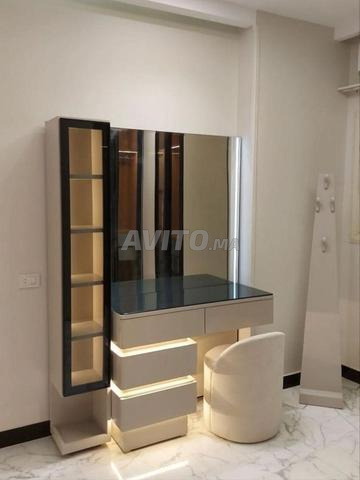 طاولة مكياج مع مرآة LED - 2