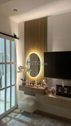 طاولة مكياج مع مرآة LED