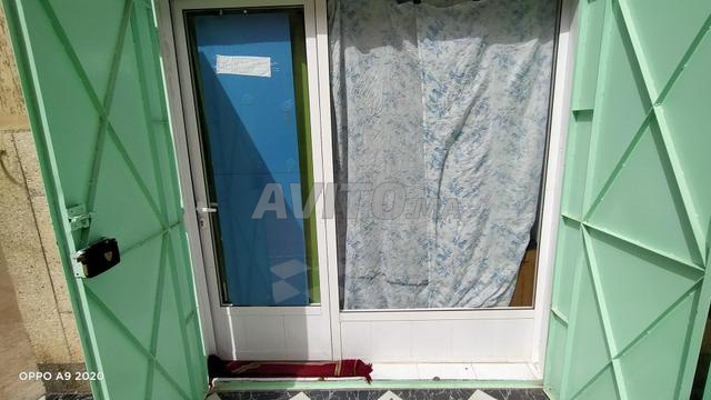 Vitrine P.V.C. spéciale pour magasins - 2