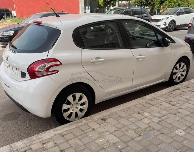 je mets ma voiture peugeot 208 diesel à vendre 