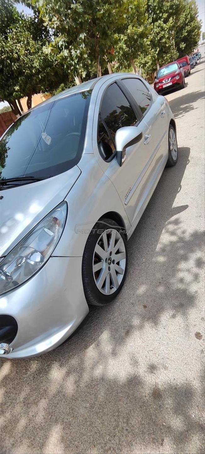 Peugeot 207 excellent état 