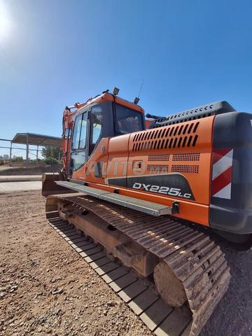 حفار مجنزر دووسان DX225LC - 2