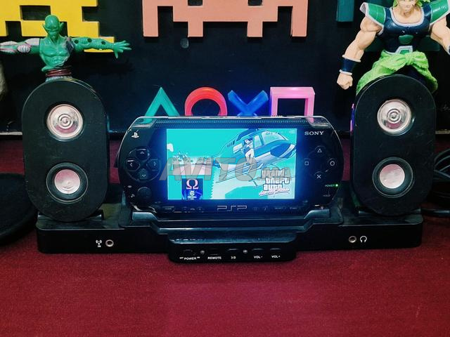 PSP 1004 comme neuf Flaschée plein de jeux - 2
