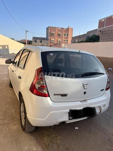 Dacia Sandero Essence Manuelle 2010 à Lqliaa - 2