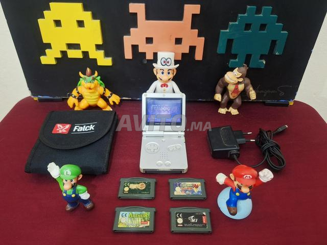 Gameboy Advance SP avec 5 jeux