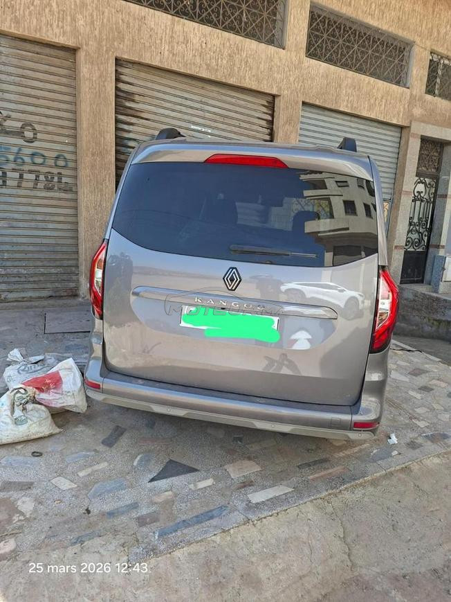 رينو كانغو ديزل يدوي 2025 في الدار البيضاء