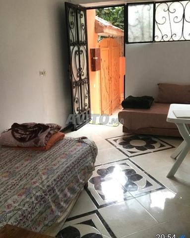 استوديو صغير معزول بهواء نقي على بعد 20 دقيقة من الشاطئ بـ 200 درهم