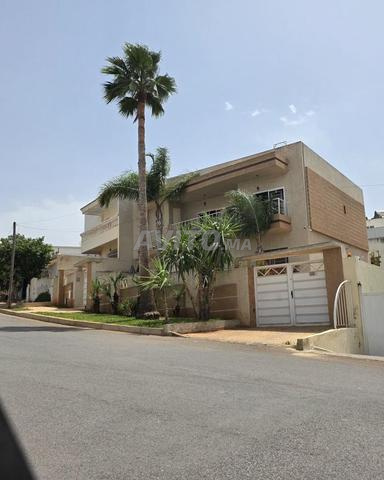 فيلا فاخرة بإطلالة بانورامية في ميموزا