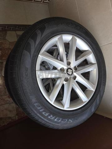 Lot de 4 pneus Pirelli 215/65 R17 99V avec 4 jantes