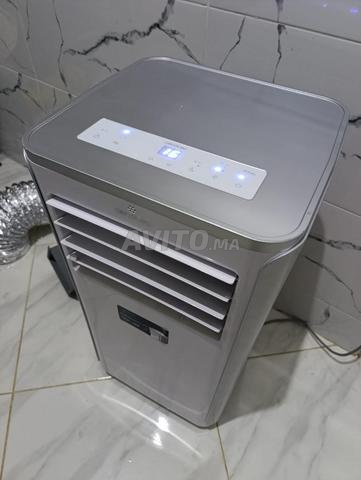 Climatiseur mobile 9000 BTU presque neuf