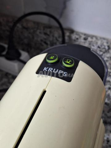 Machine à café Nespresso Inissia très propre - 2