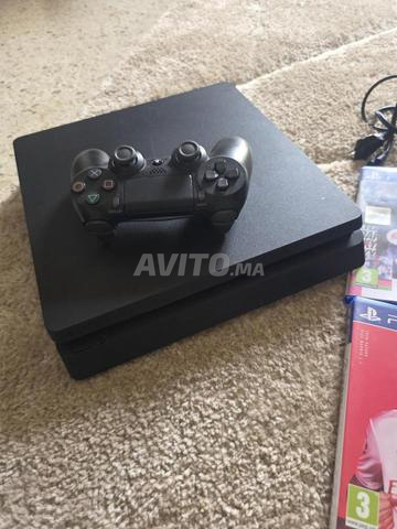 PlayStation 4 Slim avec Manette et 11 Jeux