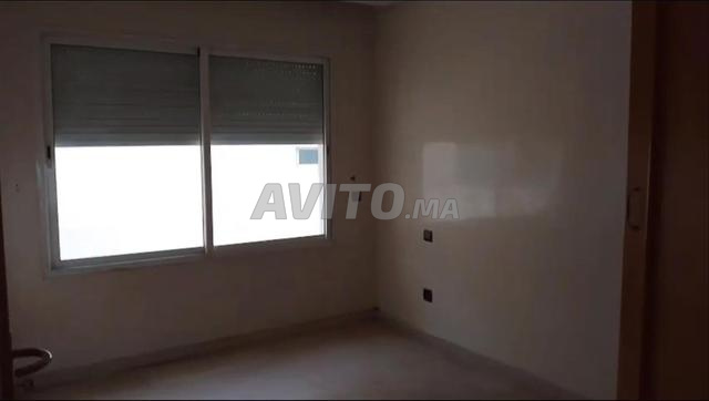 استوديو فارغ مؤمن جداً مع موقف سيارات 17 طابقاً - 2