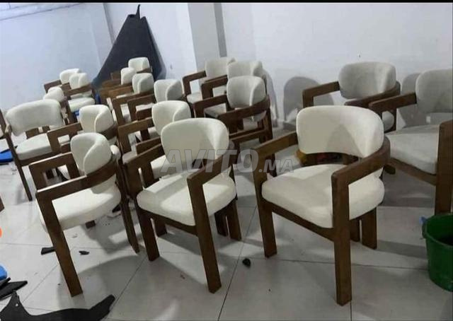 Chaises de café et table