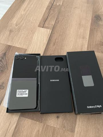 Galaxy z flip 5 graphite (neuf) - 2