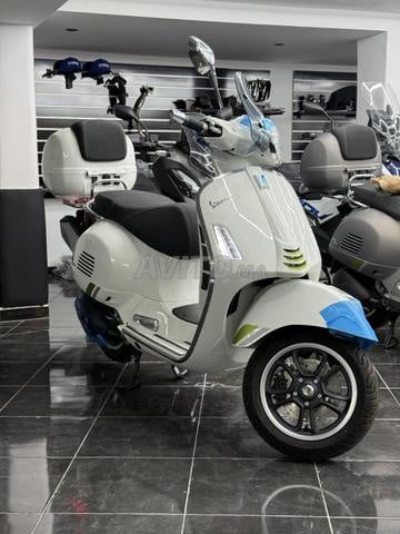 Vespa 310 SuperTech Bianco Innocente Neon Green