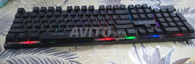لوحة مفاتيح ألعاب RGB وفأرة ألعاب تعملان - 2