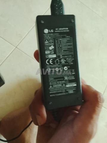 Téléviseur LG 22MA33D 22 pouces en bon état - 2