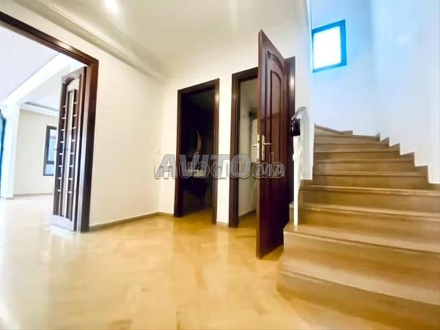 دوبلكس للإيجار 370 م² في غوتييه - 2
