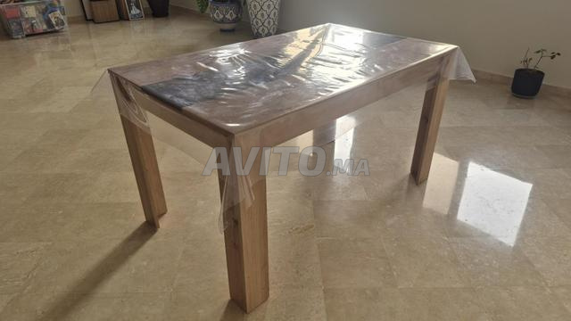 Table 4/6 personnes en bois et noir - 2