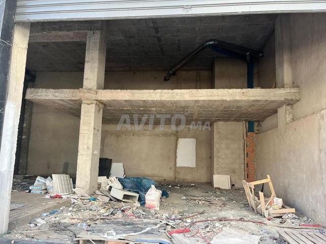 محل زاوية بـ 4 واجهات ستائرية بشارع رئيسي - 2
