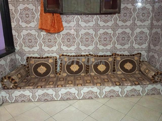 Table et ses chaises avec ses coussins - 2