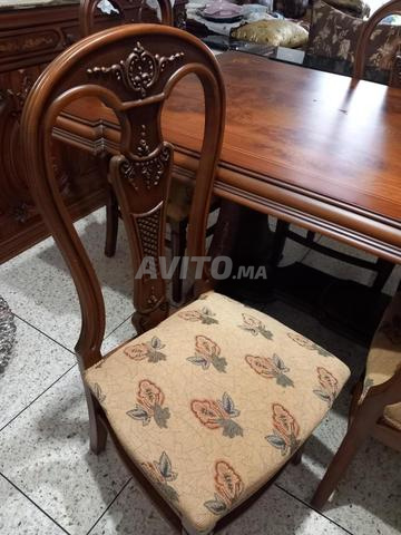 طاولة مع 6 كراسي - 2