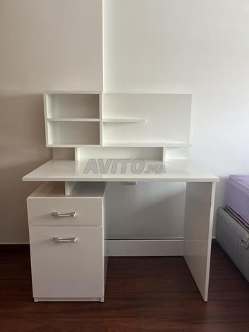 Bureau moderne avec chaise - 2