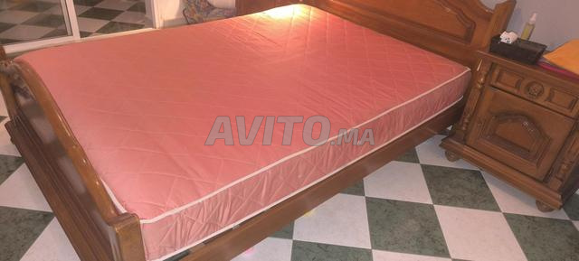 مرتبة 140x190، بحالة جيدة جداً
