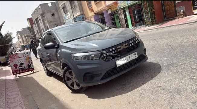 سيارة في حالة جيدة 