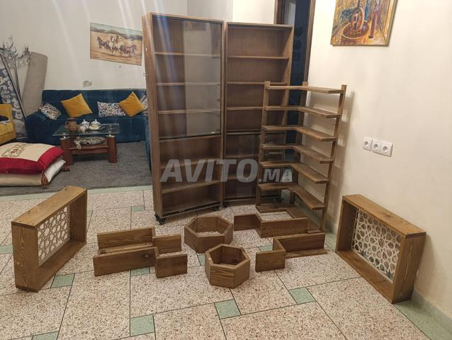 أثاث متجر خشبي أحمر – بحالة جيدة جداً